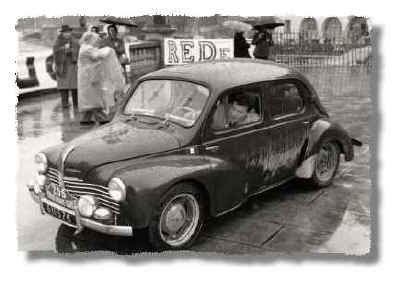 Jean Rédélé im Renault Heck